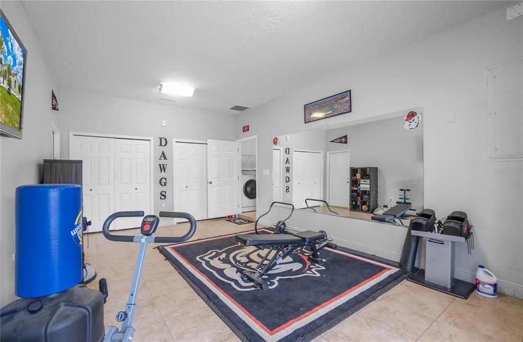 For Sale: $800,000 (5 beds, 4 baths, 4800 Square Feet)