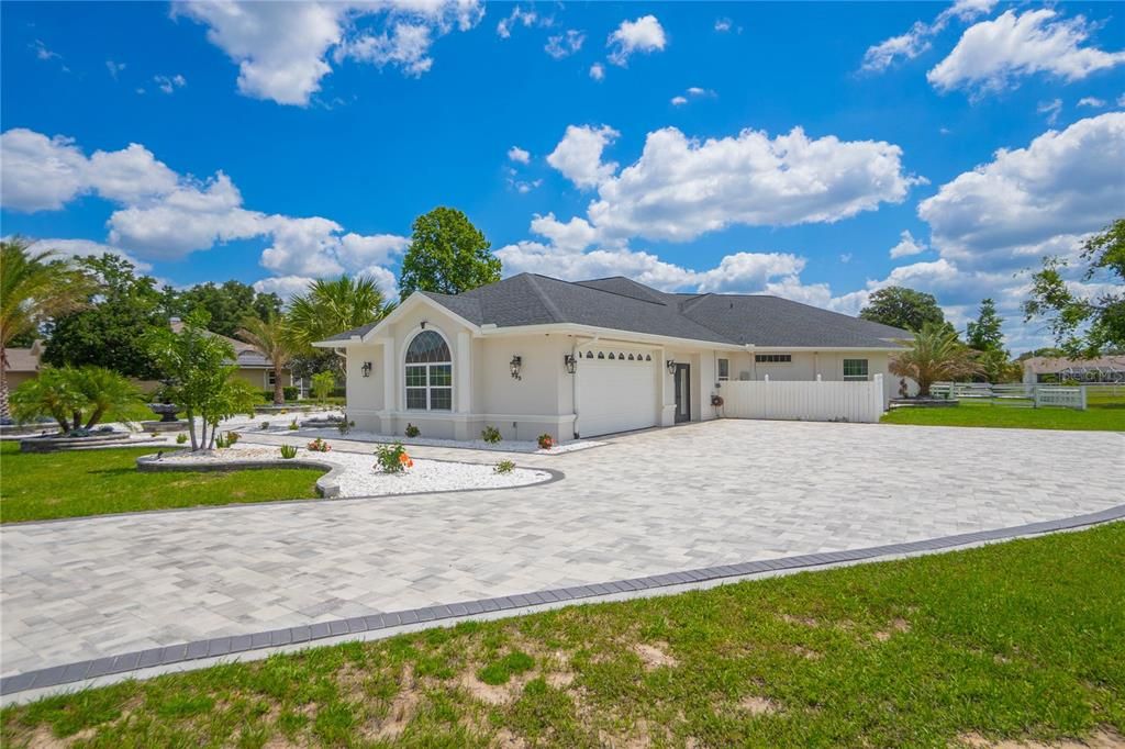 For Sale: $800,000 (5 beds, 4 baths, 4800 Square Feet)