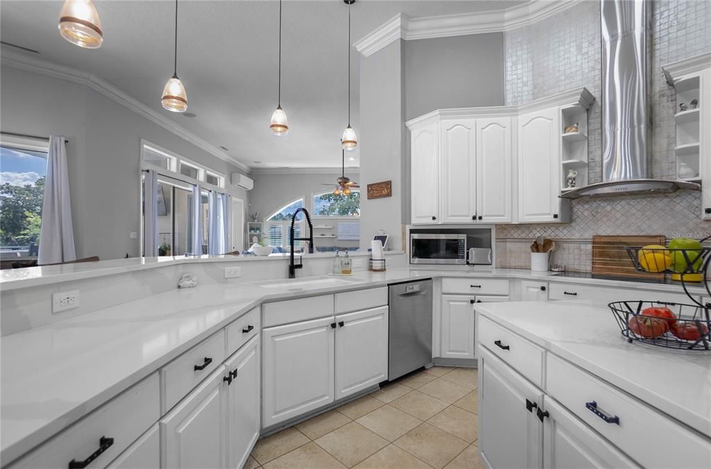 For Sale: $800,000 (5 beds, 4 baths, 4800 Square Feet)