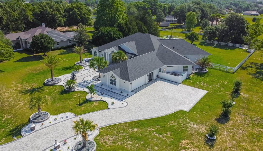 For Sale: $800,000 (5 beds, 4 baths, 4800 Square Feet)