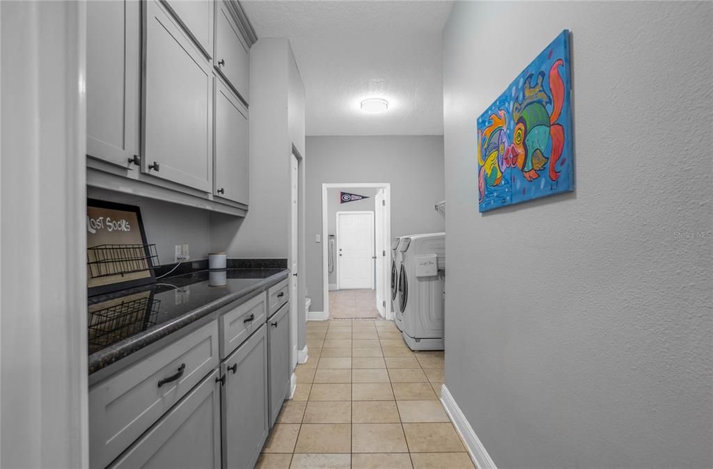 For Sale: $800,000 (5 beds, 4 baths, 4800 Square Feet)