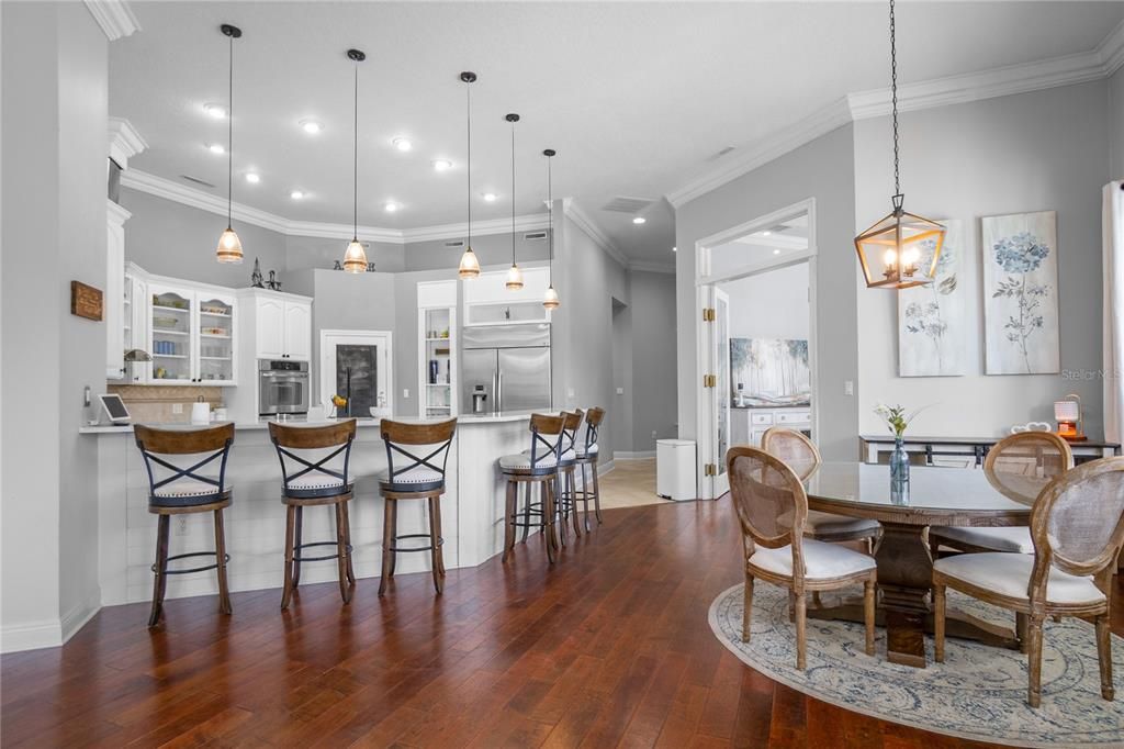 For Sale: $800,000 (5 beds, 4 baths, 4800 Square Feet)