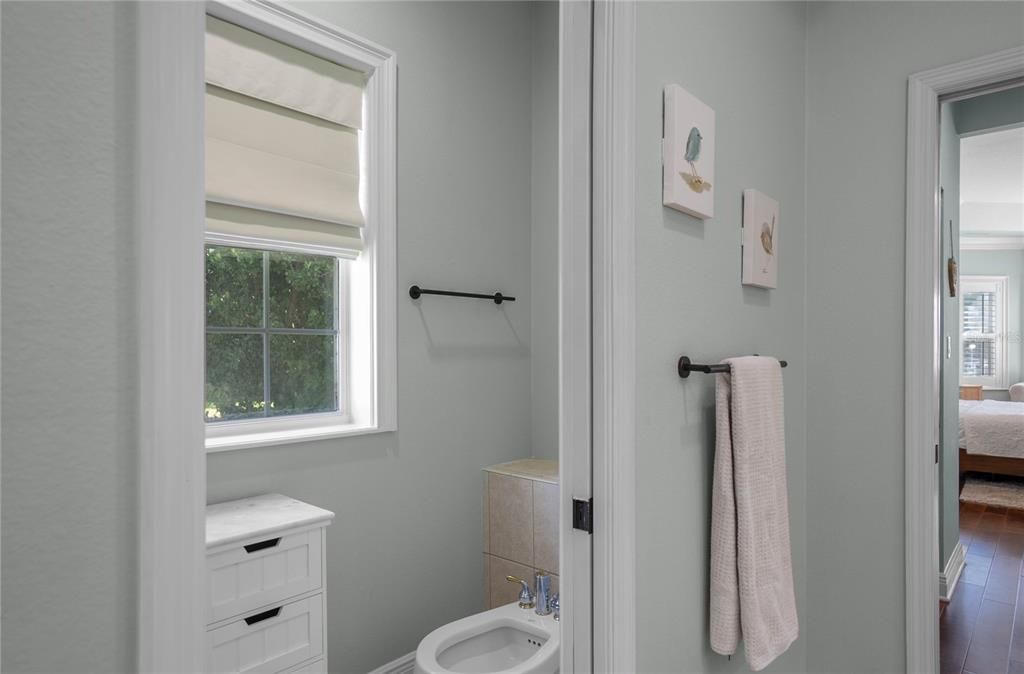 For Sale: $800,000 (5 beds, 4 baths, 4800 Square Feet)