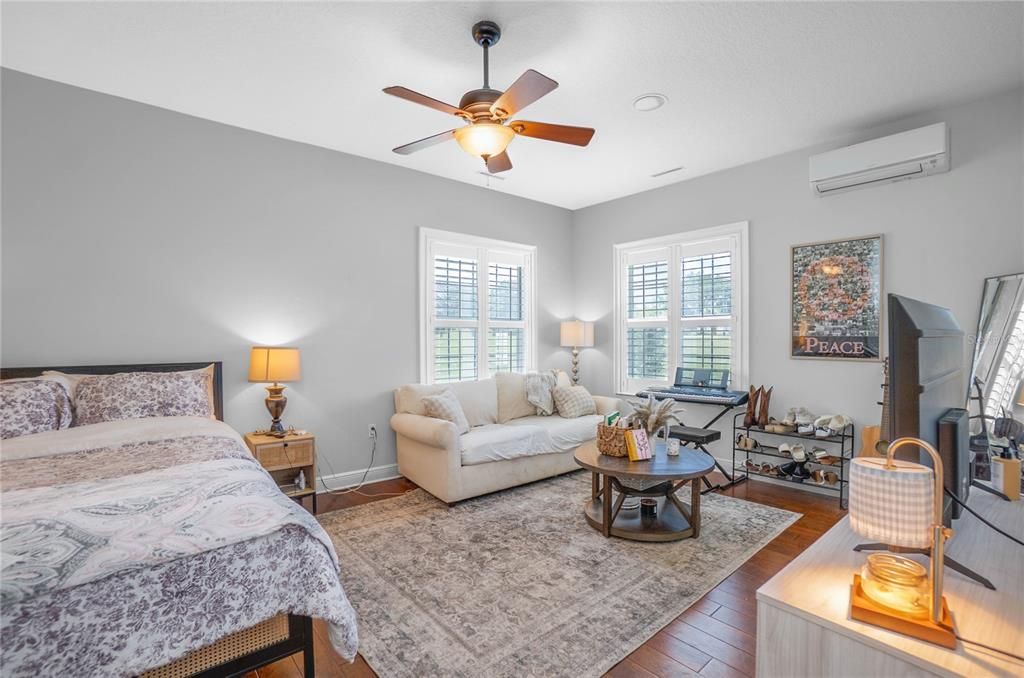 For Sale: $800,000 (5 beds, 4 baths, 4800 Square Feet)