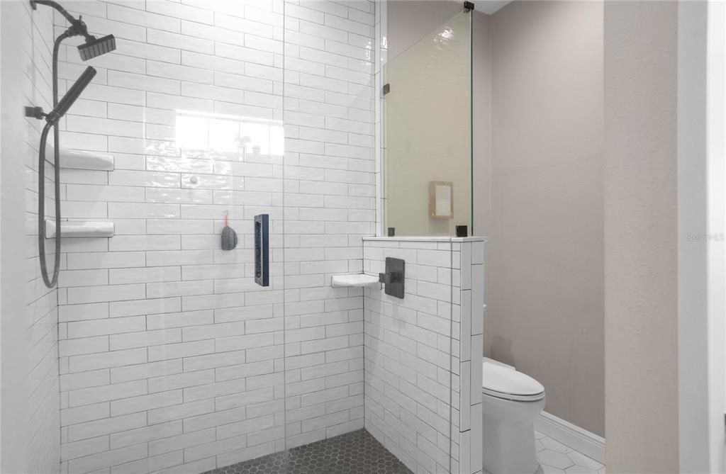 For Sale: $800,000 (5 beds, 4 baths, 4800 Square Feet)