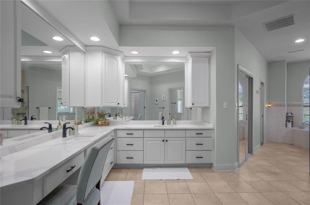 For Sale: $800,000 (5 beds, 4 baths, 4800 Square Feet)