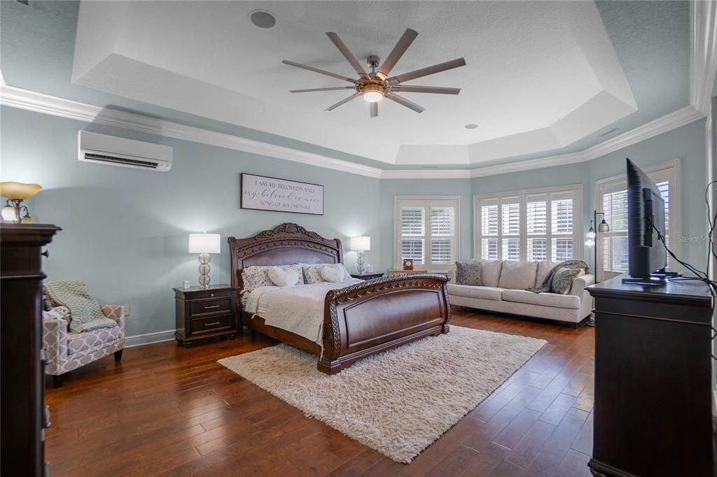 For Sale: $800,000 (5 beds, 4 baths, 4800 Square Feet)