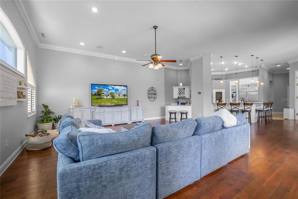 For Sale: $800,000 (5 beds, 4 baths, 4800 Square Feet)