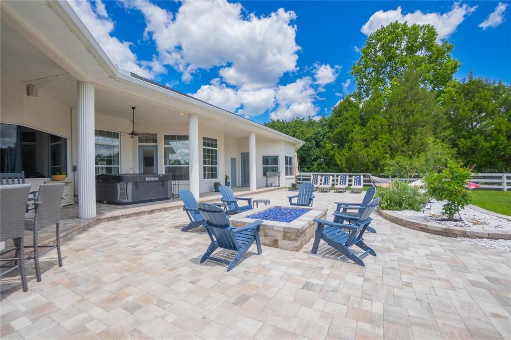 For Sale: $800,000 (5 beds, 4 baths, 4800 Square Feet)