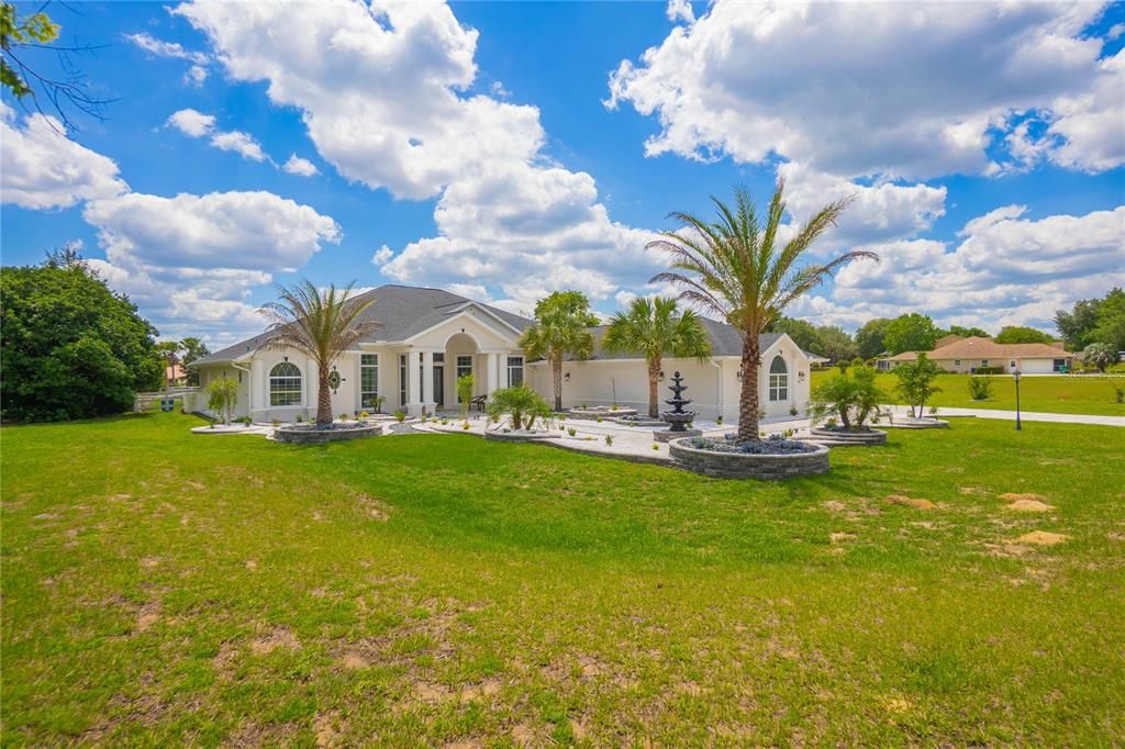 For Sale: $800,000 (5 beds, 4 baths, 4800 Square Feet)