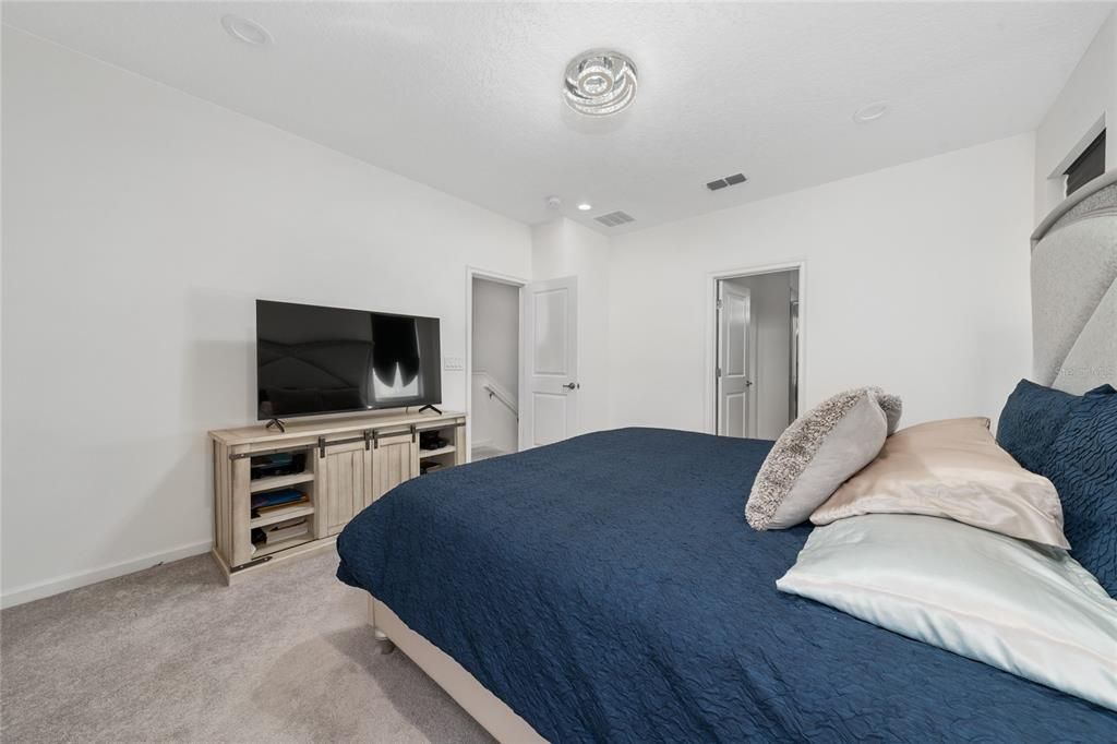 En Venta: $449,990 (4 camas, 3 baños, 2408 Pies cuadrados)