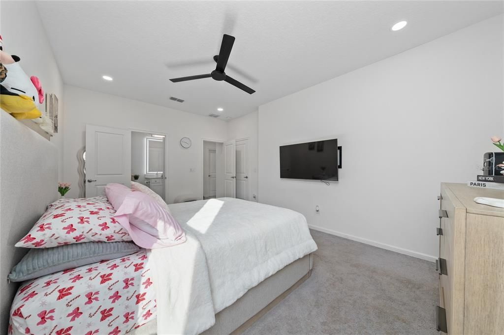 En Venta: $449,990 (4 camas, 3 baños, 2408 Pies cuadrados)