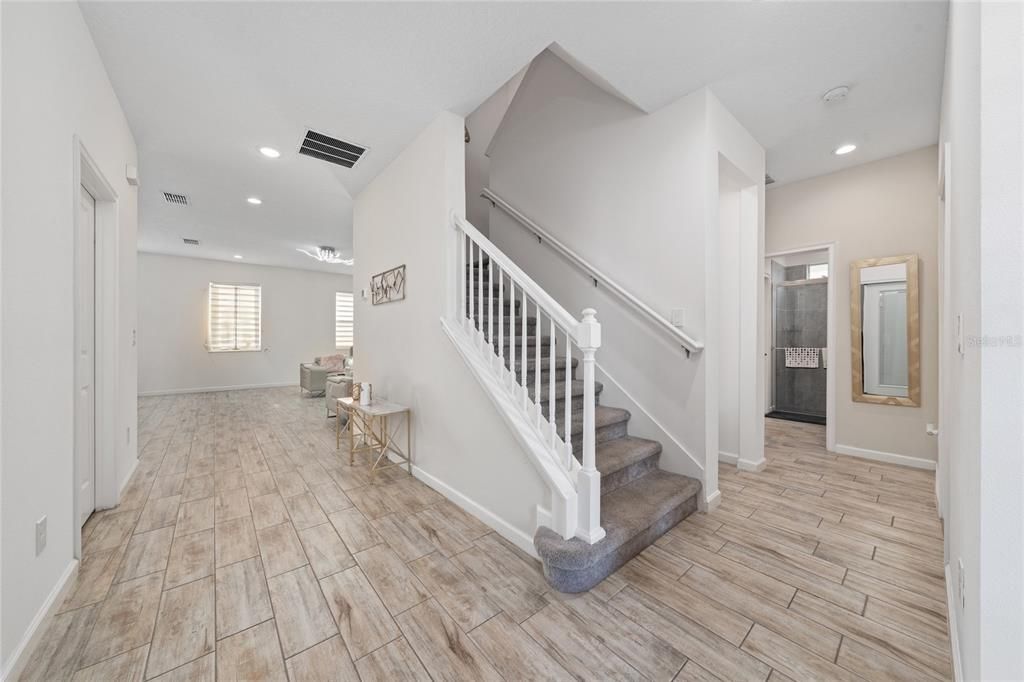En Venta: $449,990 (4 camas, 3 baños, 2408 Pies cuadrados)