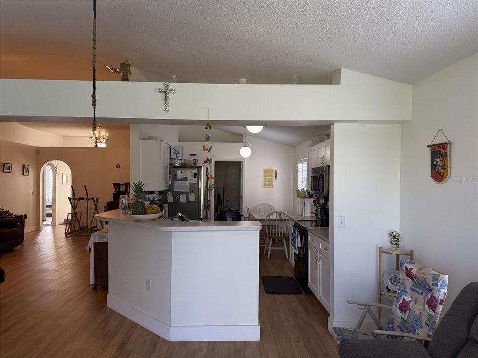 En Venta: $410,000 (4 camas, 2 baños, 1874 Pies cuadrados)