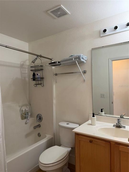 En Venta: $410,000 (4 camas, 2 baños, 1874 Pies cuadrados)