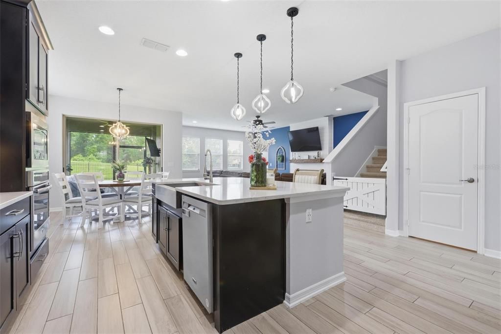 For Sale: $639,999 (5 beds, 3 baths, 3549 Square Feet)