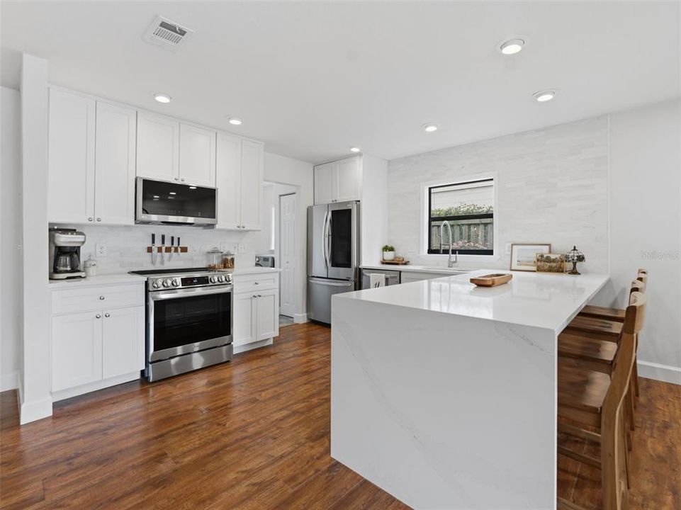 Active With Contract: $430,000 (3 beds, 2 baths, 1690 Square Feet)