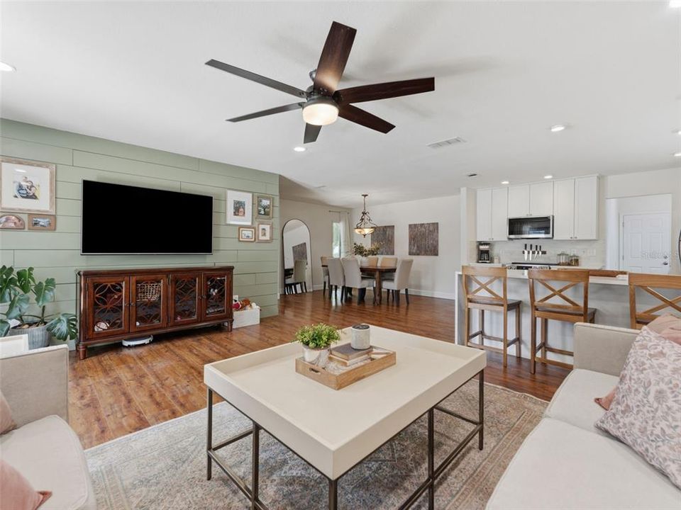 Active With Contract: $430,000 (3 beds, 2 baths, 1690 Square Feet)