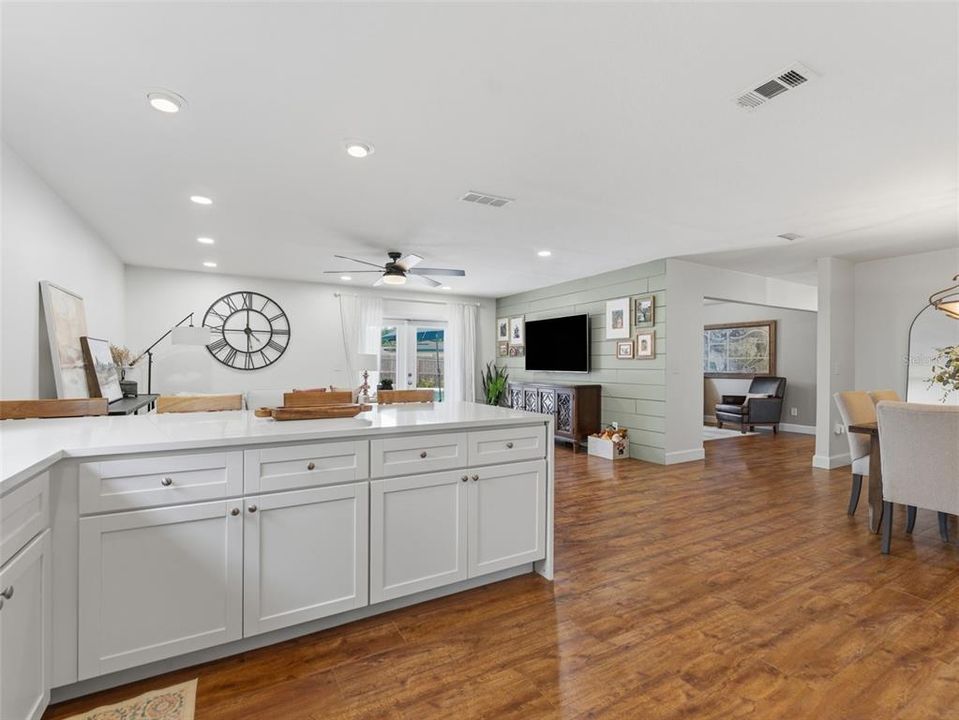 Active With Contract: $430,000 (3 beds, 2 baths, 1690 Square Feet)