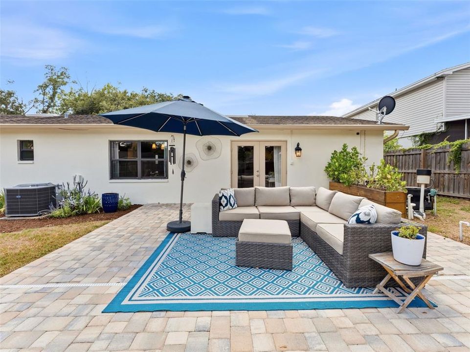 Active With Contract: $430,000 (3 beds, 2 baths, 1690 Square Feet)