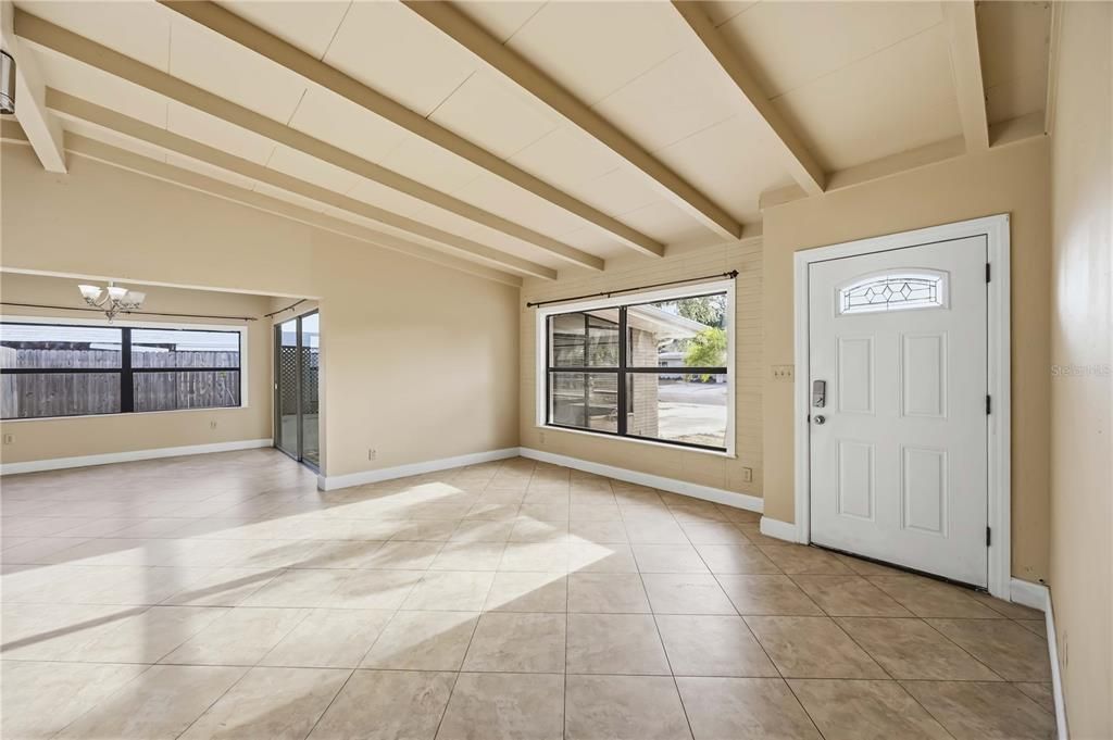 For Sale: $349,900 (3 beds, 3 baths, 1516 Square Feet)