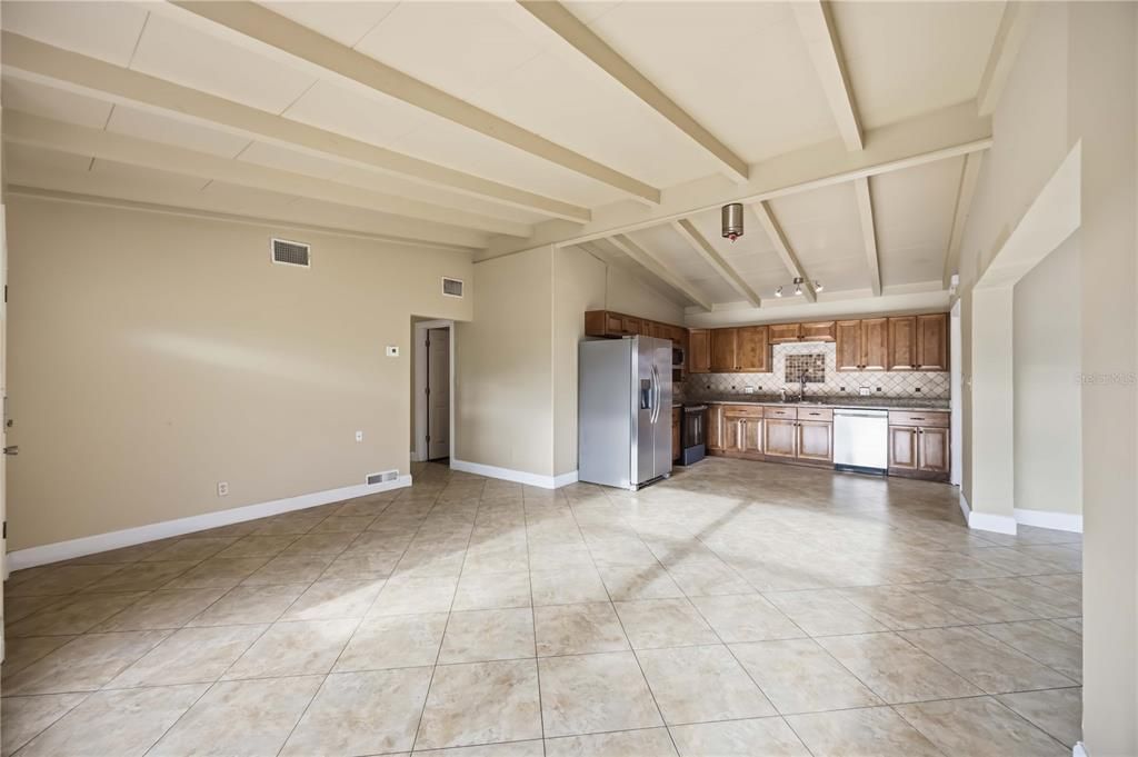 For Sale: $349,900 (3 beds, 3 baths, 1516 Square Feet)