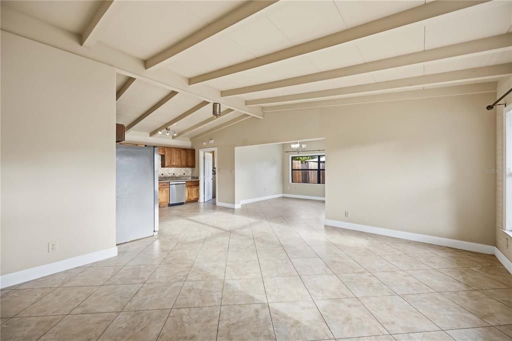 For Sale: $349,900 (3 beds, 3 baths, 1516 Square Feet)
