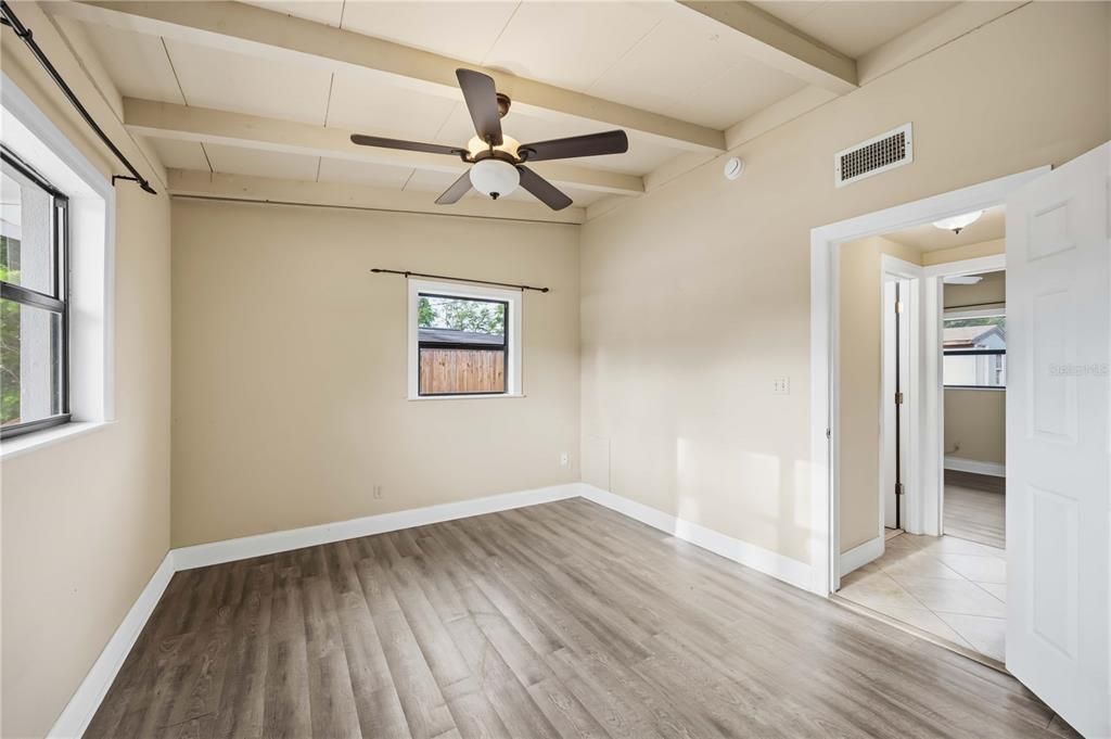 For Sale: $349,900 (3 beds, 3 baths, 1516 Square Feet)