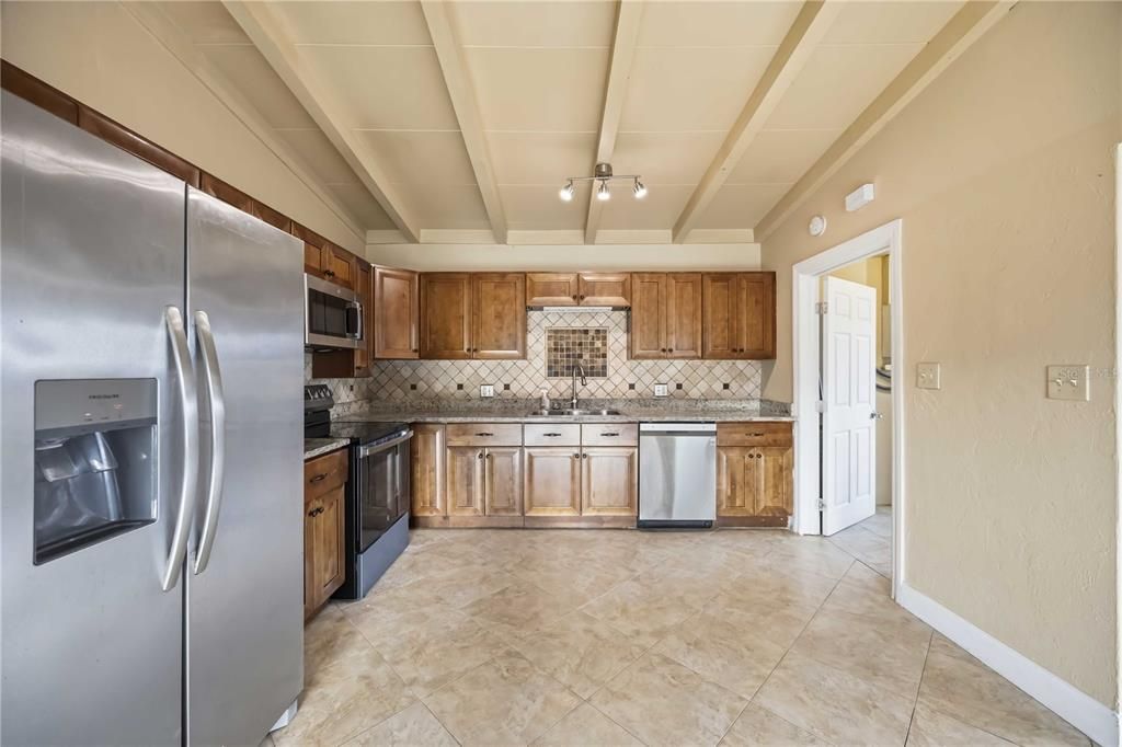 For Sale: $349,900 (3 beds, 3 baths, 1516 Square Feet)