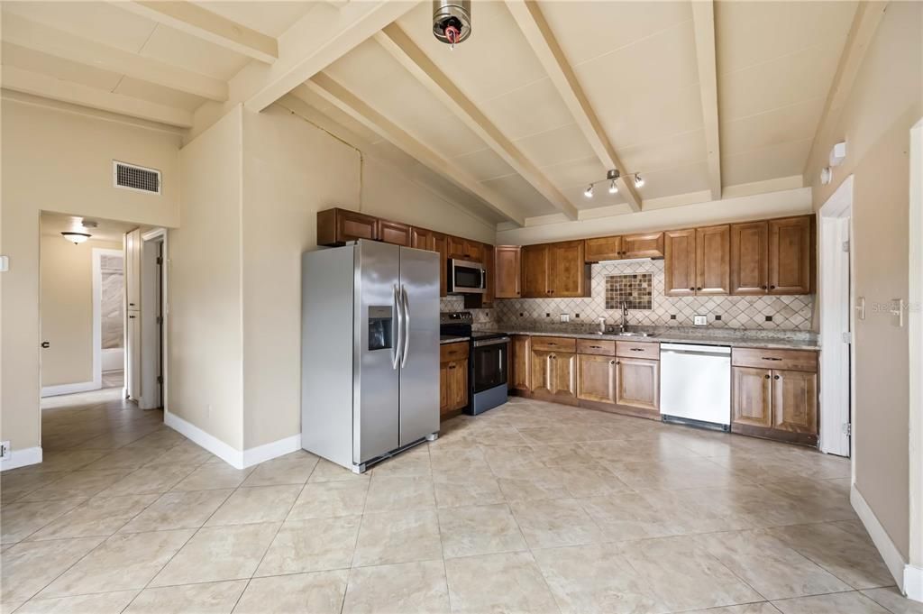 For Sale: $349,900 (3 beds, 3 baths, 1516 Square Feet)