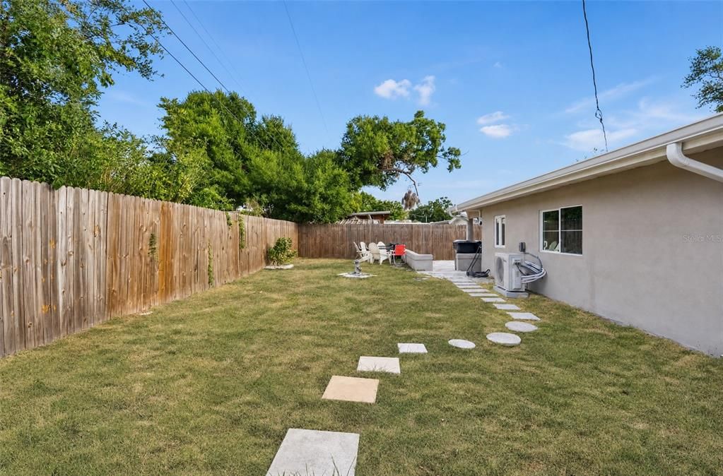For Sale: $349,900 (3 beds, 3 baths, 1516 Square Feet)