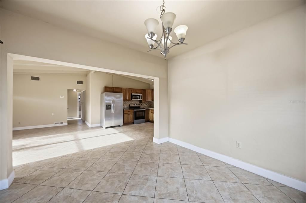 For Sale: $349,900 (3 beds, 3 baths, 1516 Square Feet)
