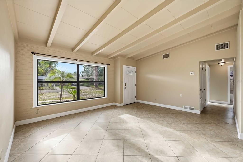 For Sale: $349,900 (3 beds, 3 baths, 1516 Square Feet)