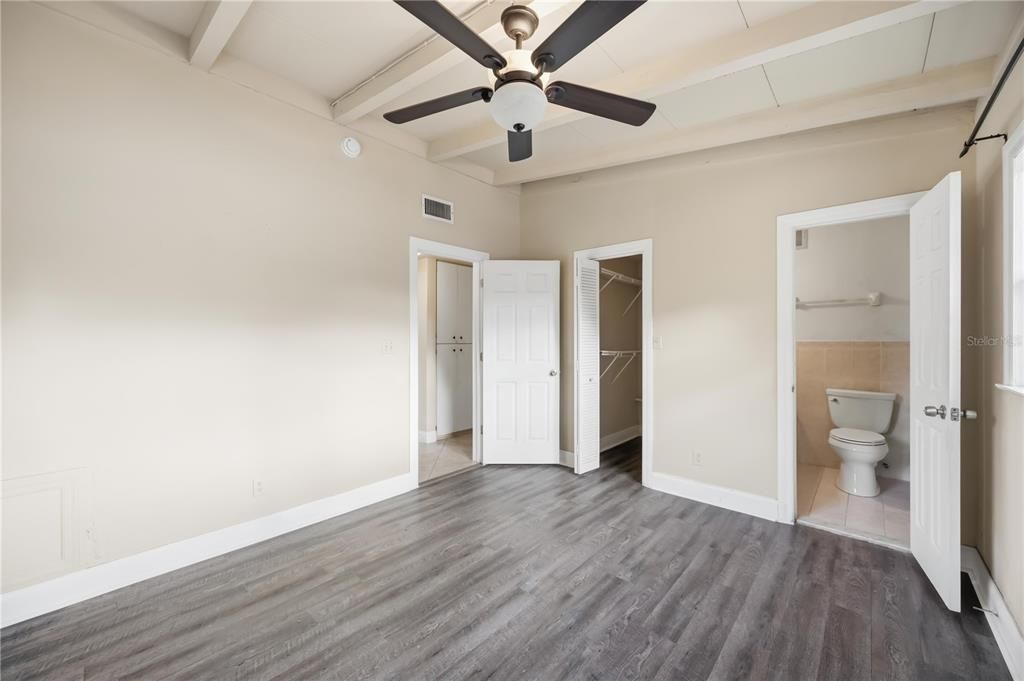 For Sale: $349,900 (3 beds, 3 baths, 1516 Square Feet)