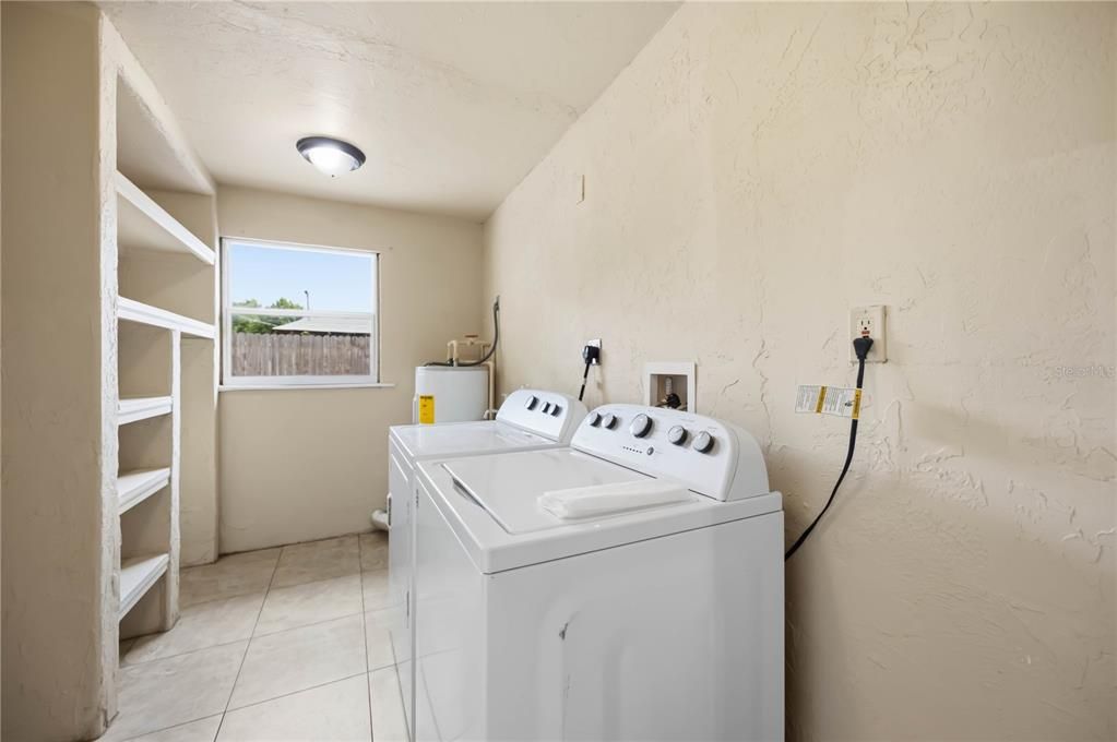 For Sale: $349,900 (3 beds, 3 baths, 1516 Square Feet)