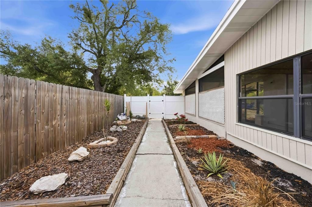 For Sale: $349,900 (3 beds, 3 baths, 1516 Square Feet)