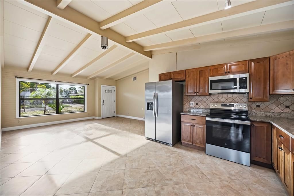 For Sale: $349,900 (3 beds, 3 baths, 1516 Square Feet)