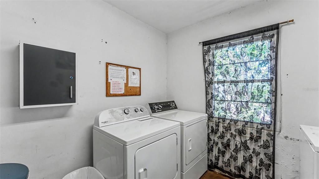 For Sale: $92,500 (1 beds, 1 baths, 854 Square Feet)