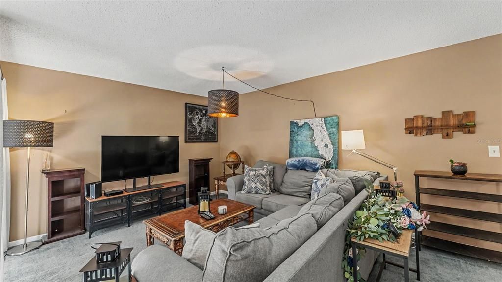 For Sale: $92,500 (1 beds, 1 baths, 854 Square Feet)