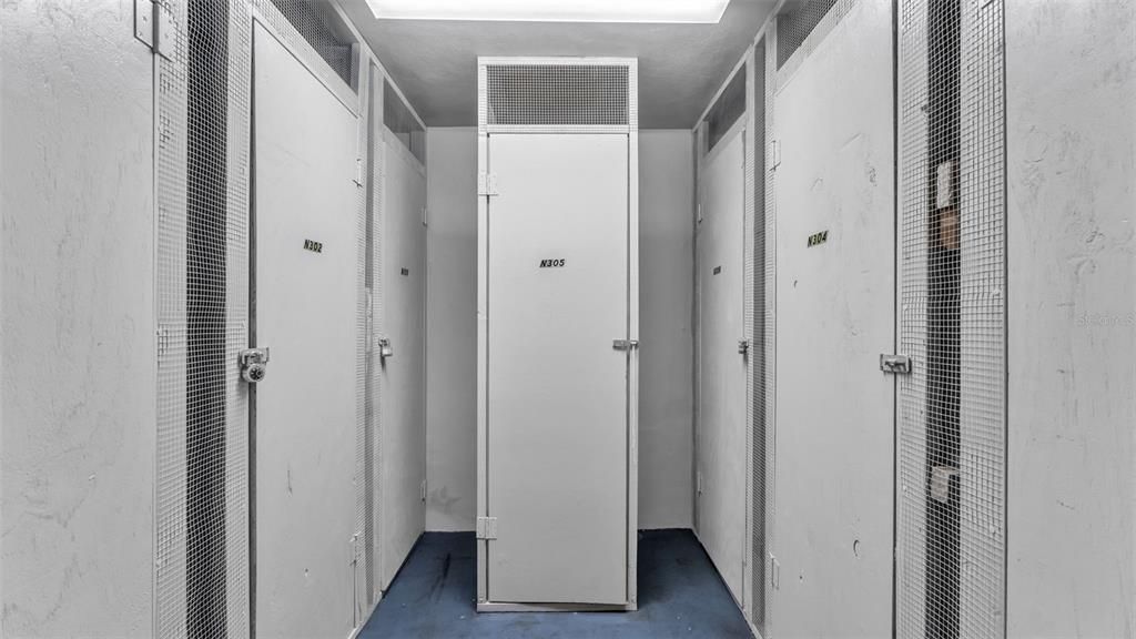 For Sale: $92,500 (1 beds, 1 baths, 854 Square Feet)