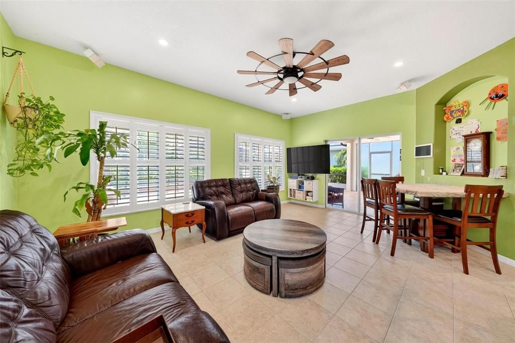En Venta: $368,000 (2 camas, 2 baños, 2170 Pies cuadrados)