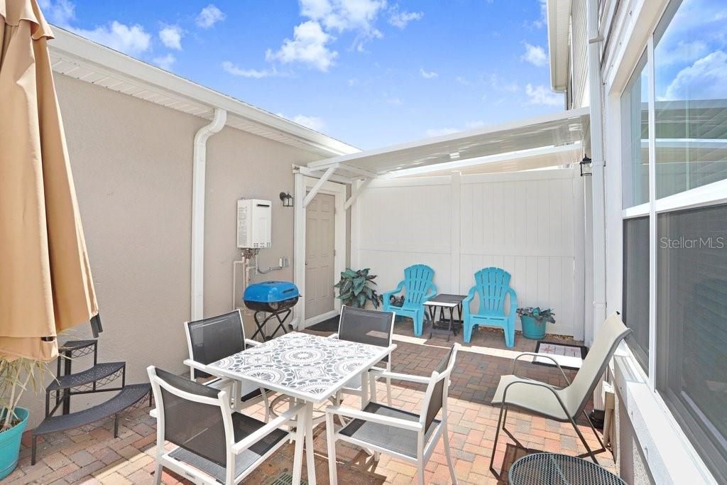 For Sale: $344,900 (4 beds, 2 baths, 1966 Square Feet)