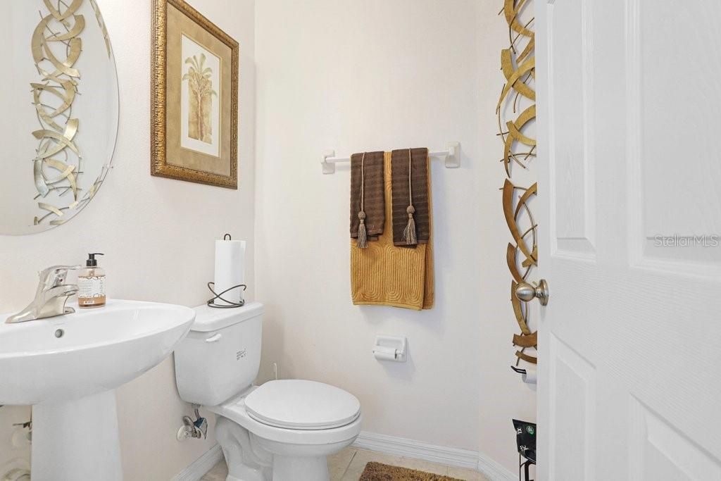For Sale: $344,900 (4 beds, 2 baths, 1966 Square Feet)