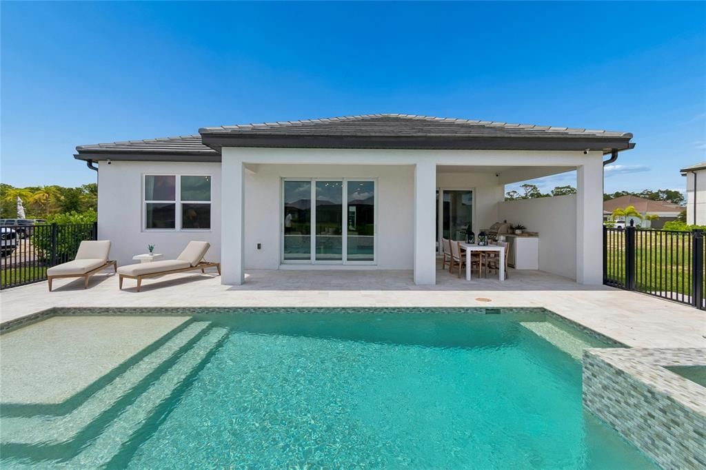 Activo con contrato: $949,999 (4 camas, 3 baños, 2193 Pies cuadrados)