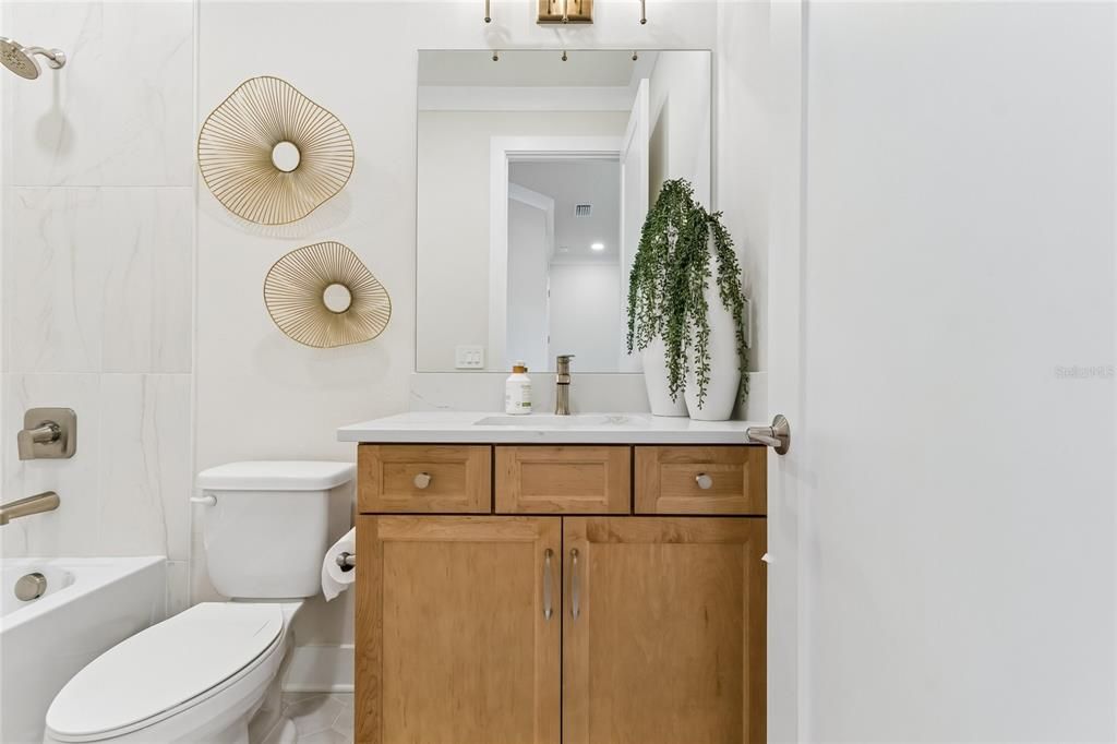 Activo con contrato: $949,999 (4 camas, 3 baños, 2193 Pies cuadrados)