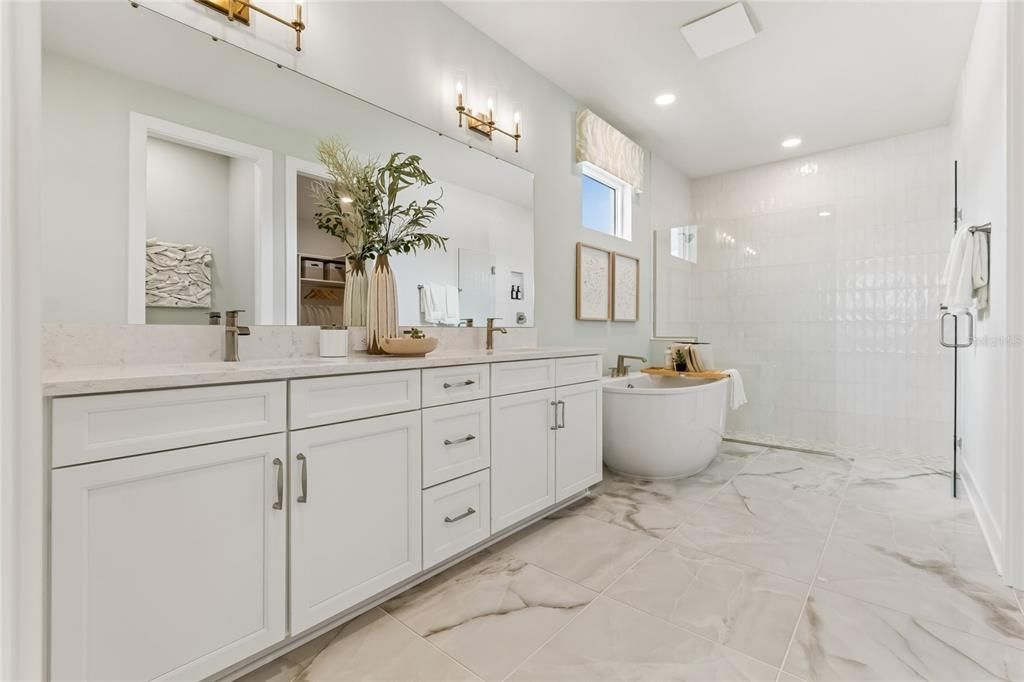 Activo con contrato: $949,999 (4 camas, 3 baños, 2193 Pies cuadrados)