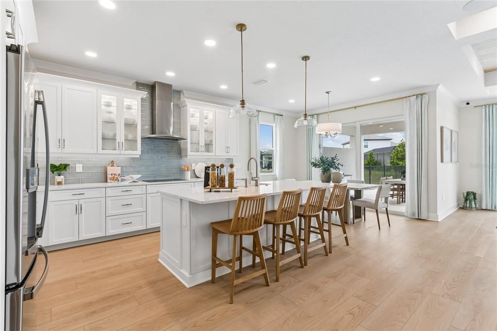 Activo con contrato: $949,999 (4 camas, 3 baños, 2193 Pies cuadrados)