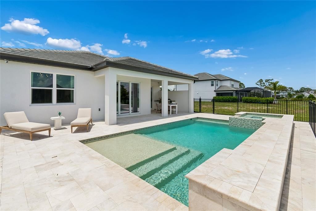 Activo con contrato: $949,999 (4 camas, 3 baños, 2193 Pies cuadrados)