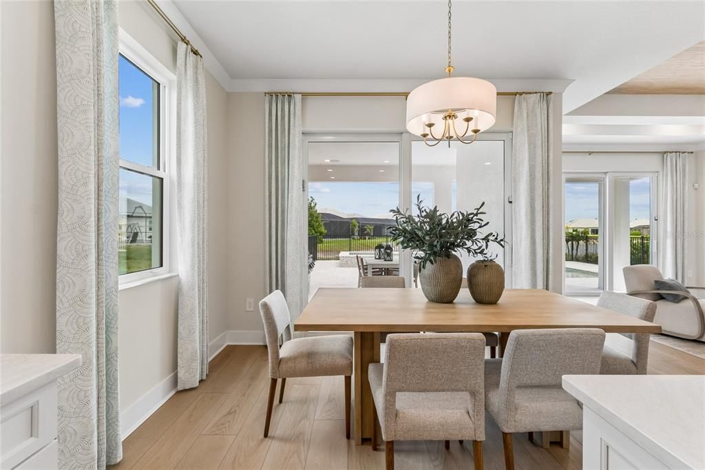 Activo con contrato: $949,999 (4 camas, 3 baños, 2193 Pies cuadrados)