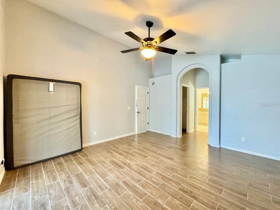 For Rent: $3,100 (4 beds, 2 baths, 2036 Square Feet)